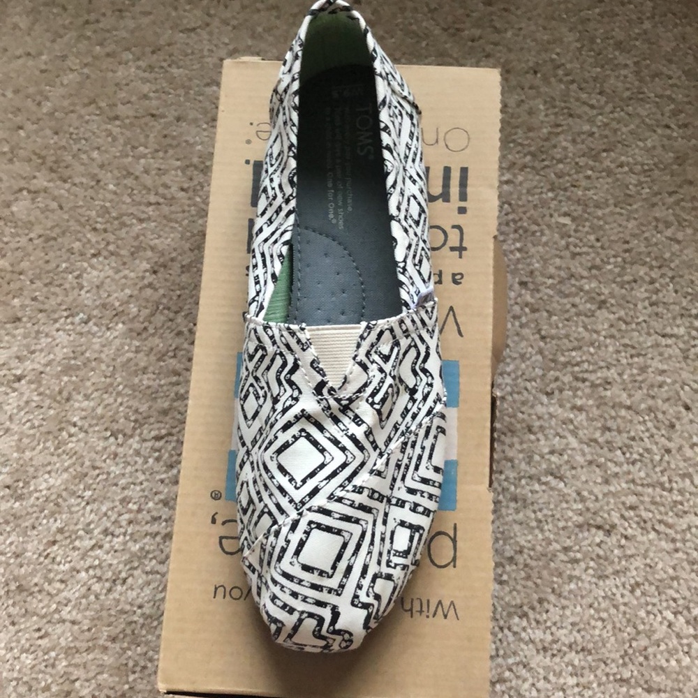 TOMS  CLASSICS - Picture 2 of 4